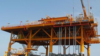 Unbemannte Ölförderplattformen stellen hohe Anforderungen an die eingesetzte Technik. Bild: Dragon Oil (Archiv: Vogel Business Media)