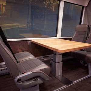 Fast schon ein wenig gewöhnlich wirkt dagegen diese Sitzgruppe.(Bild:  MAN)