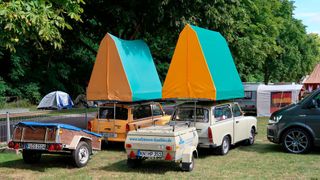 Müller-Dachzelte waren auf DDR-Campingplätzen ein gewohnter Anblick – heute offenbar wieder. (Bild: Diehl)