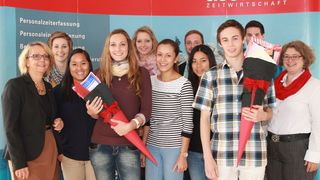 Die Auszubildenden und DHBW-Studierenden sowie den Ausbildungsverantwortlichen bei Tisoware (Bild: Tisoware)