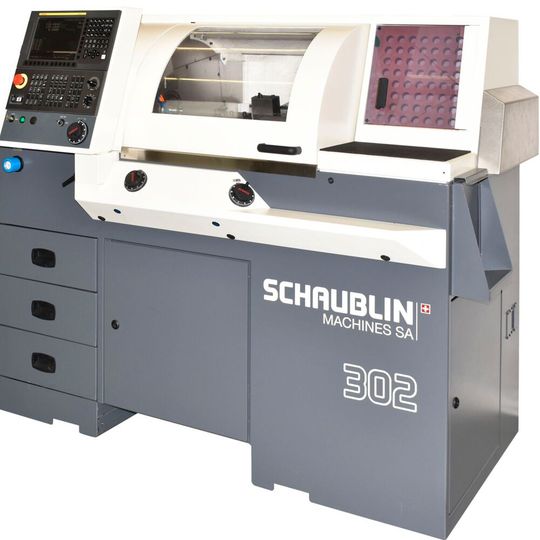 Die Drehmaschine 302 kombiniert Vielseitigkeit mit einer kompakten Bauform – für eine wirtschaftliche Produktion sowohl kleiner als auch grosser Produktionsserien. Die Drehmaschine 302 kombiniert Vielseitigkeit mit einer kompakten Bauform – für eine wirtschaftliche Produktion sowohl kleiner als auch grosser Produktionsserien.