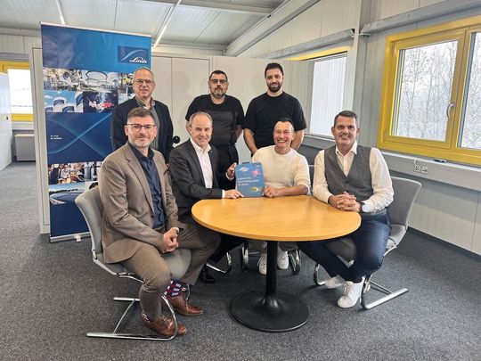 Das Team der neuen Linde Gas & More in Wil (SG): Urs Cavelti (Berater), Danijel Glavan, Daniel Zefiq (hinten v. l.) und Michel Vidonya (Linde), Roger Britschgi (Linde), Patrick Eichmann, Stephan Fässler (Linde) (vorne v. l.).(Bild:  Linde Gas Schweiz AG)