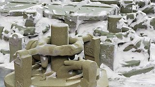 Durch maßgeschneiderte Gusskerne, die mit 3D-Druckern hergestellt werden, reduziert die Bosch-Rexroth-Gießerei Lieferzeiten und Kosten für individuelle Gussteile und Kleinserien. (Bild: Bosch Rexroth)