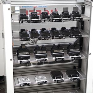 Die Pallettendocks können mit Paletten unterschiedlicher Grösse bestückt werden.(Bild:  Hofer Technics AG)