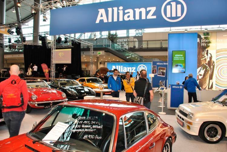 Für viele sind Young- und Oldtimer heutzutage ein Geschäftsmodell. Auch die Allianz präsentiert sich regelmäßig dem zahlenden Publikum im passenden Ambiente. (Dominsky)