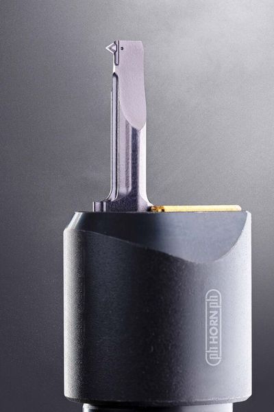 A Horn Supermini type 105 threading tool with sintered GM chip breaker insert. (Source: Horn Cutting Tools)