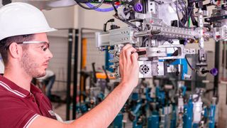 Der versprochene Aufschwung für den Maschinen- und Anlagenbau im zweiten Halbjahr bleibt aus.  (Bild: vizualni - stock.adobe.com)