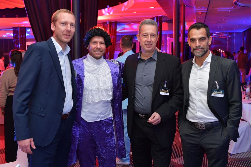 (v. l.) Tjorben Teunissen, ALLNET, Christian Pirch, CyberPower, Matthias Trüjen, ALLNET, und Roberto Porcelli, Westcon. (Hannes Magerstaedt)