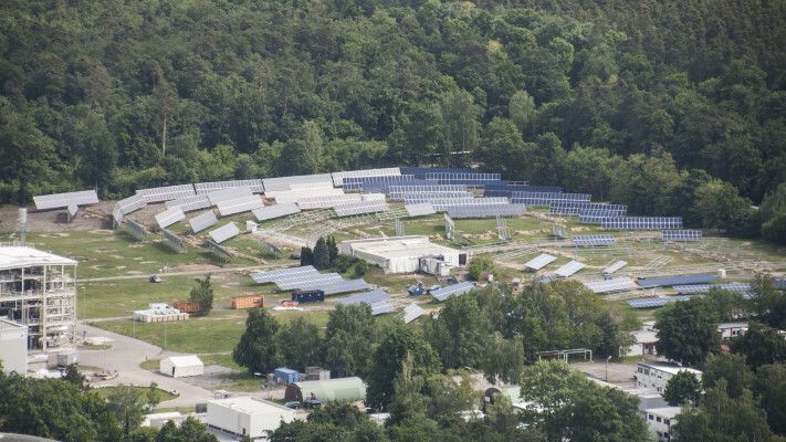 Größter deutscher Solarspeicherpark am KIT (Bild: KIT)