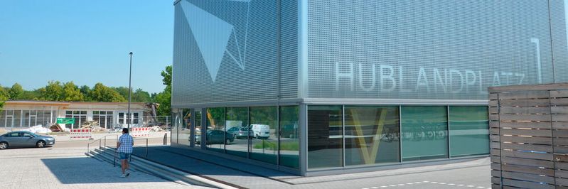 Der „Cube“ des Zentrums für Digitale Innovation (ZDI) Mainfranken in Würzburg bietet Firmengründern die passenden Rahmenbedingungen für ihre Ideen und deren Umsetzung.  Vorhanden sind maßgeschneiderte Räumlichkeiten für jede Phase der Gründung eines Unternehmens.(Bild:  Louisa Krüger)