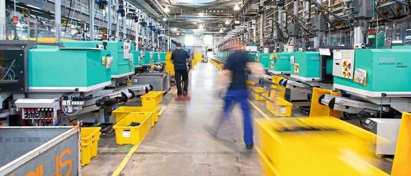 Setting a good example ourselves: Igus has already automated its production and logistics with low-cost automation components at 2,500 locations.(Image: Igus)