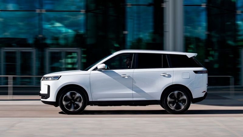Mit knapp 4,40 Meter Länge gehört der Jaecoo 5 HEV noch zu den Kompakt-SUV. (Bild: Chery)