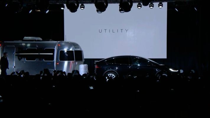 Sehen wir uns nun einmal an, was das Model X alles transportieren kann. (Bild: Tesla)