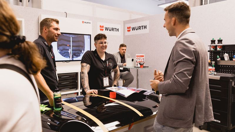Am Stand von Würth gab es Fachgespräche und Produktneuheiten aus erster Hand.  (Bild: Stefan Bausewein)