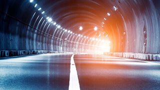 Die Hyperscaler wollen mit speziellen Lösungen Unternehmen den Weg in die Cloud – genauer gesagt in ihre Cloud – erhellen. (Bild: © hxdyl - stock.adobe.com)