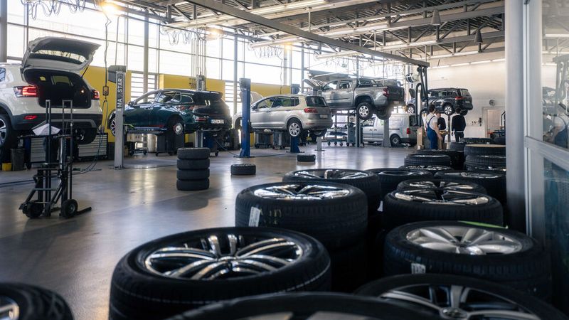 Seit Januar ist die Software an 18 Standorten der Autohausgruppe eingebunden und wird von 95 aktiven Verkäufern genutzt. Im Bild die Werkstatt des Standorts Kempten.  (Bild: Jonas Blank)