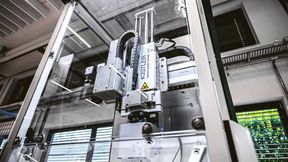Die High-Speed-Fügetechnik mit dem NCFQ basiert auf einem elektromagnetischen Linearmotor und kombiniert unterschiedliche Fügeschritte in nur einem Fügevorgang. Die MDA 5 der Rychiger AG liefert so bis zu fünf Teile pro Minute.  (Bild: Kistler Instrumente)