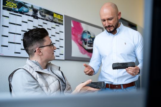 Der entscheidende Wandel lautet: weg vom Rapid Prototyping, hin zum Direct Manufacturing. Bei Daimler Truck & Buses umfasst das Portfolio heute hochfeste Serienteile, Ersatzteile, Montagehilfen, Vorrichtungen, Sonderlösungen, Oldtimer-Komponenten und sogenannte Emergency Parts.(Bild:  Daimler Trucks & Buses)