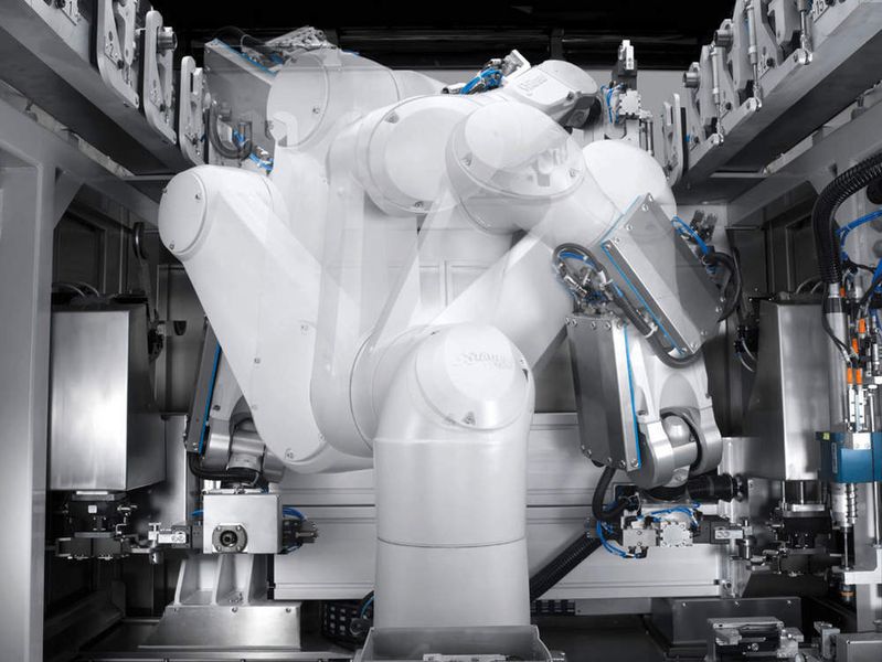 Bild 3: Im Automatisierungsmodul schützen dicht schließende Flügeltüren aus Edelstahl den Roboter vor Nässe. (Archiv: Vogel Business Media)
