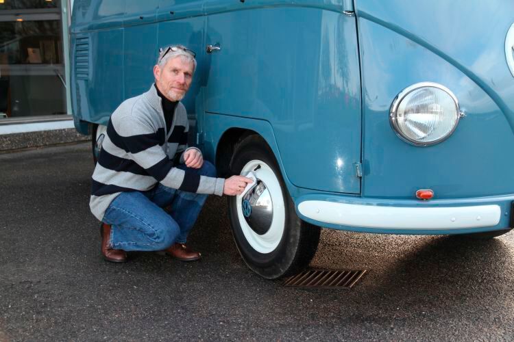 Tonny Larsen hat mit Sofie über 20.000 Kilometer durch Europa zurückgelegt und dabei an unzähligen VW- und Oldtimertreffen teilgenommen – und fast immer auch einen Pokal abgeräumt. (VWN)