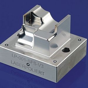 ...denn jeder, der mal per Hand und Diamantpaste einen Formeinsatz polieren durfte, muss es zu schätzen wissen, dass der Laser jede noch so komplexe Oberfläche im Handumdrehen auf Hochglanz bringt, wie hier diesen Ausschnitt eines Schiebers für den Druckguss.(Bild:  Fraunhofer-ILT)