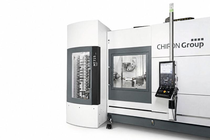 La MT 715 two+ en fonctionnement. Outre le fraisage et le tournage, elle intègre cinq technologies supplémentaires pour l'usinage complet de pièces complexes. (Source : Chiron Group)