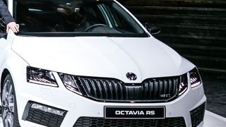 Skoda hat den Octavia geliftet – und die Sportvariante RS gleich dazu. (Skoda)