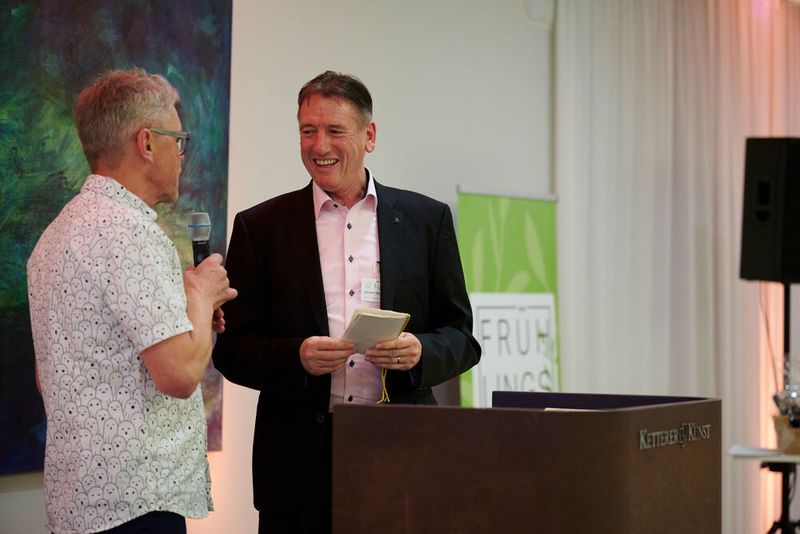 Impressionen vom ELEKTRONIKPRAXIS Frühlingsfest 2023 im Ketterer Kunst mit der Verabschiedung von Johann Wiesböck.  (Bild: © EYE AM CHRIS)