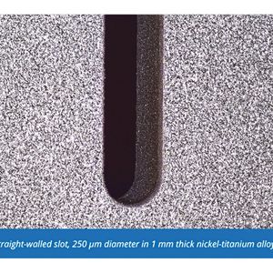 Und hier ein noch näherer Blick auf zwei der bereits beschriebenen Anwendungsbeispiele des AGV5D von Aerotech.(Bild:  Aerotech)