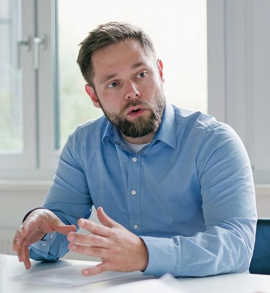 „Weil sich die Anwender immer breiter aufstellen, benötigen sie entsprechende Maschinen, die ein noch größeres Spektrum abbilden“, sagt Daniel Demlang, stellvertretender Konstruktions- und Entwicklungsleiter bei der F. Zimmermann GmbH. (Zimmermann)