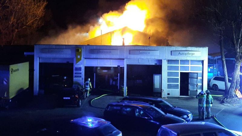 Die Feuerwehr brauchte mehrere Stunden, um den Brand unter Kontrolle zu bringen.  (Bild: Feuerwehr Wolfratshausen)