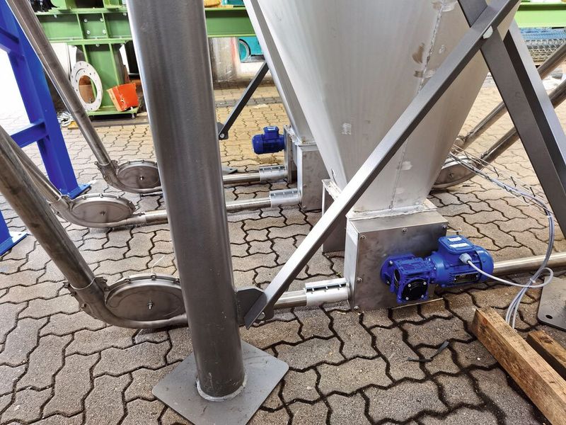 Produktannahme von Bunker-Zwischenbehälter (Bild: Wessjohann)