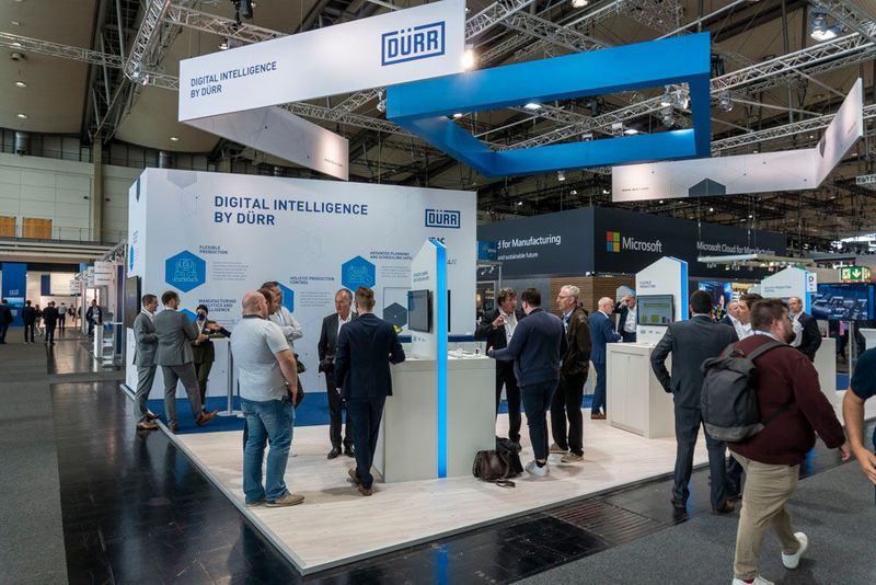 Dürr Systems legte neben anderen Produkten einen Schwerpunkt auf DXQ-Analyze. Entsprechende Produkte des Unternehmens sollen auf Basis maschinellen Lernens mögliche Abweichungen vom Soll-Zustand und so Qualitätsminderungen oder sich andeutenden Geräteverschleiß erkennen können. (Bild: Vogel Communications Group)