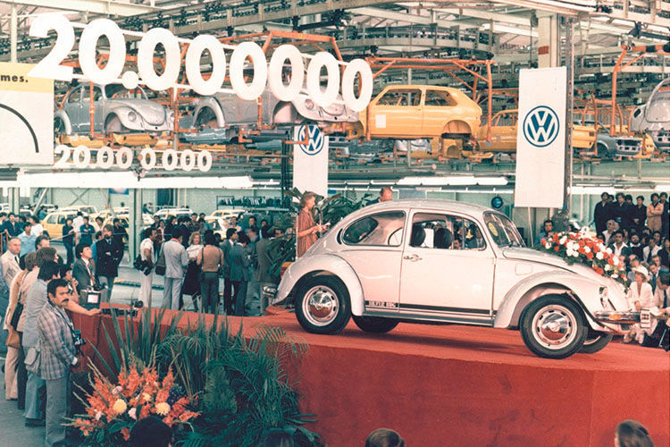 1981 lief der zwanzigmillionste Käfer vom Band. (VW)
