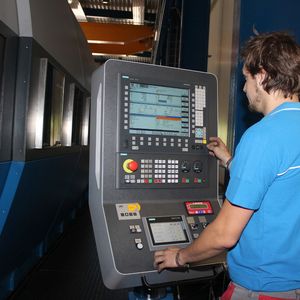 Die von Siemens und Kuka gemeinsam entwickelte Softwareschnittstelle Run My Robot/MX-Automation ermöglicht es Facharbeitern, am Bedienerterminal der Sinumerik 840D sl sowohl die Mpmc-Maschine als auch den Knickarmroboter KR60 zu steuern.