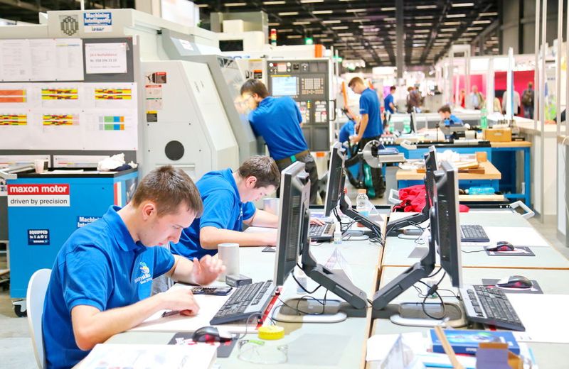 Schweizer Meister 2016 gesucht: Von Dienstag morgen bis Donnerstag Abend wurden auf der Swisstech die Industryskills der besten Polymechaniker ausgetragen. (Anne Richter, SMM)