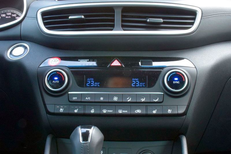Heiztemperatur erhöhen, ohne hinzuschauen? Mit den Drehreglern im Hyundai geht das noch. (Rosenow / »kfz-betrieb«)