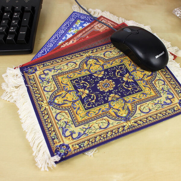 Mal was anderes auf dem Schreibtisch ist das Mousepad „Orientteppich“ von Monterzeug.de. Es kostet 9,95 Euro. (Monsterzeug)