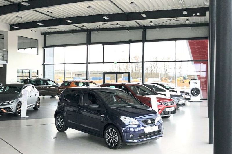 Aber auch die anderen neun Fahrzeuge lassen sich ansprechend im Ausstellungsraum präsentieren. (Bild: Früchtl)