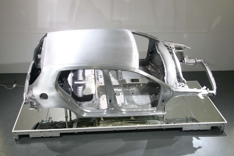Konzeptstudie: Leichtbauoptimierte Karosserie der C-Klasse. (Bild: Super-Light-Car)