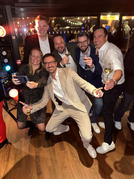 Karsten Voigt (Samsung) hält locker bei den Moves mit dem Brodos-Team mit. (Bild: Vogel IT-Medien)