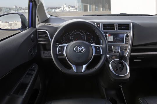 Das Multimedia-System kann über ein 6,1 Zoll großes Touch-Display bedient werden. (Archiv: Vogel Business Media)