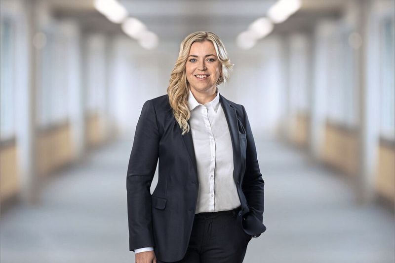 Neue Vorständin: Ulrike Kahle-Roth ist neue Vorständin der Sick AG und verantwortet seit dem 1.12.2022 das neu geschaffene Vorstandsressort Supply Chain & Fulfillment. Die Betriebswirtin mit Master of Business Administration ist bereits seit 2019 im Unternehmen als Senior Vice President Customer Fulfillment tätig. (Bild: Sick AG)