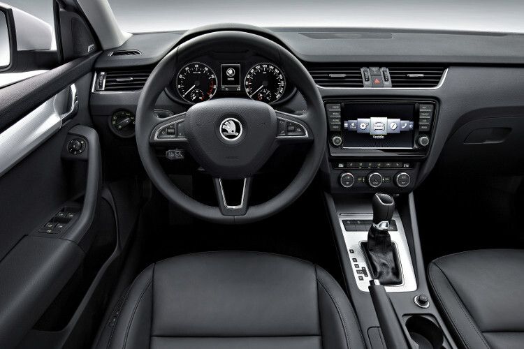 Der Innenraum wirkt wertig, als Fahrer fühlt man sich schnell „zu Hause“. (Foto: Skoda)