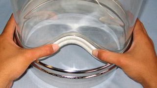 Das BFM-Fitting lässt sich einfach von Hand ein- und ausbauen. Es wird innen in die BFM-Muffe eingesetzt. (Bild: Walter Gerätebau)