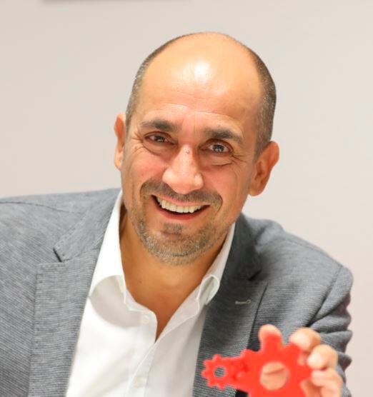 Stefan Angele, Geschäftsführer bei STL Systemtechnik Leber: „Mit E-T-A verbindet uns nicht nur die Ausrichtung auf gemeinsame Zielbranchen, Technologien und Standards, sondern auch das Bewusstsein, dass die Zukunft noch viel dynamischer und vernetzter sein wird, als sie heute ist.“(Bild:  STL Systemtechnik Leber)