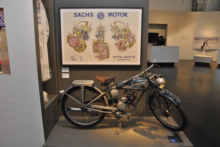 1930 begann man mit der Fertigung eines Fahrzeugmotors mit 74 Kubikzentimeter Hubraum. Zwei Jahre später folgte der bekannte 98-er. Zu diesem Zeitpunkt wurde auch das Fahrrad mit Hilfsmotor, die „Saxonette“, ins Programm aufgenommen. (Foto: Dominsky)