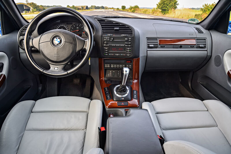 Das Cockpit ist weniger kantig als beim Vorgänger, es wirkt mehr wie aus einem Guss. (BMW)