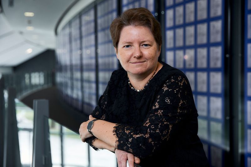 Die polnische Softwareingenieurin Marta Karczewicz hat ihr gesamtes Berufsleben der Aufgabe gewidmet, Verfahren zu entwickeln, mit denen sich Daten immer schneller und besser streamen lassen. Karczewicz ist als Erfinderin in 130 erteilten europäischen Patenten genannt. Ihre Technologien haben die Video-Entertainmentbranche transformiert und Videostreaming auf Laptops und mobilen Endgeräten für die breite Masse zugänglich gemacht.  (EPO/Heinz Troll)