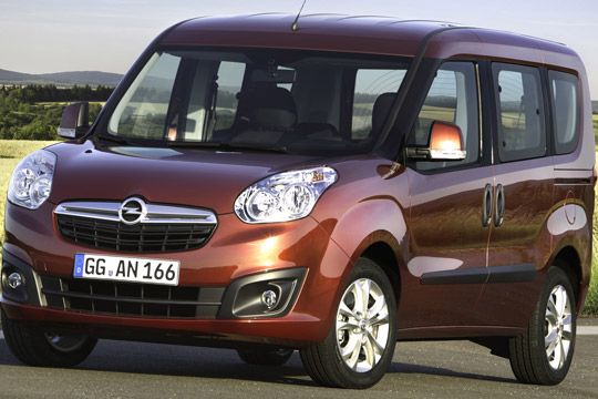 ...und die neue Generation des Transporters Combo. Zudem enthüllt Opel eine 